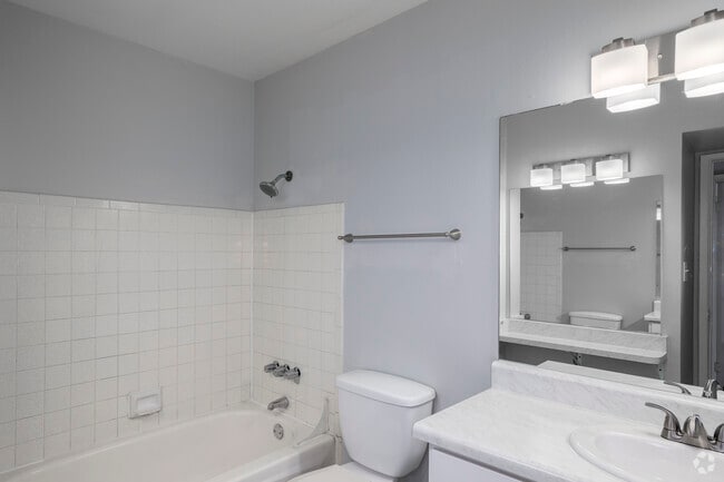 2BR, 1BA - 824SF - Bathroom