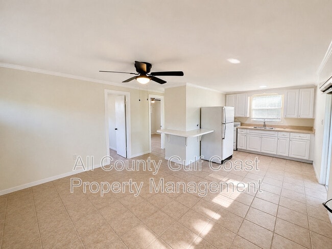 Photo - 832 Pine St