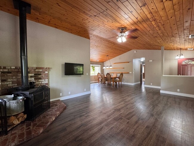 116 Riverbend Way