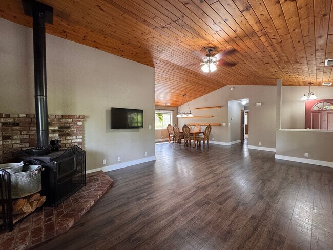 Photo - 116 Riverbend Way