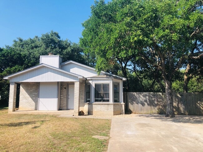 Building Photo - Newly Remodeled 3 Bedroom, 1.5 Bath