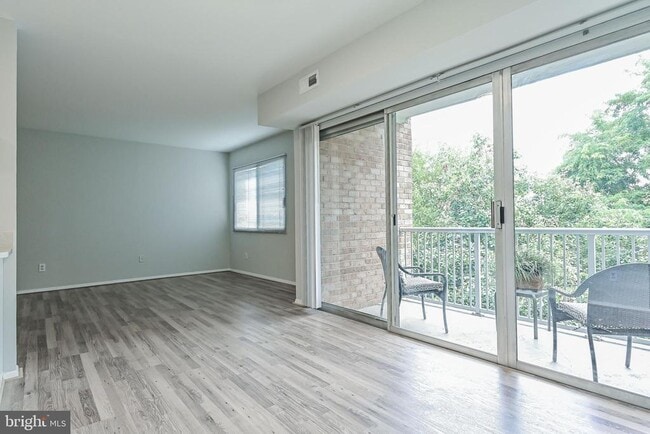 Photo - 8000 Le Havre Pl Unit 12