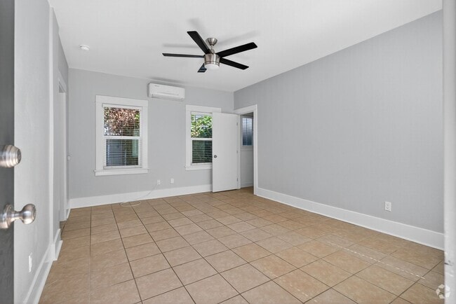 Building Photo - 1711 E Appleton St Rental