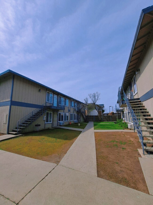 Building Photo - 4538 E Hamilton