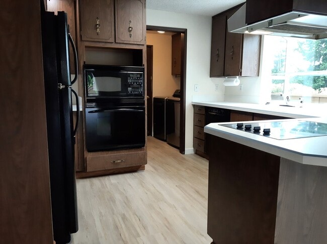 Photo - University Place Gem! 2 bedroom with Fireplace!