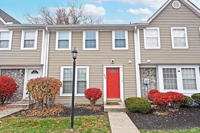 Building Photo - 920 Woodlyn Dr N