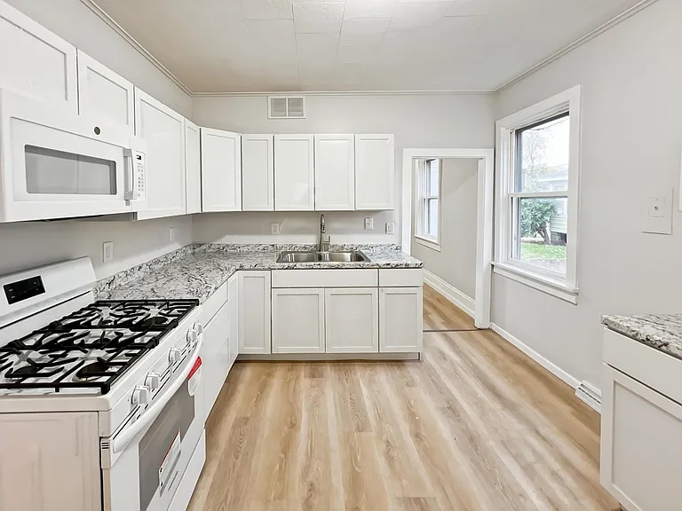 Photo - 1328 N Main St Unit Upper