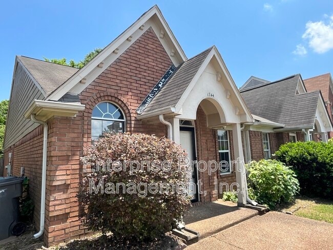 Photo - 1744 Camille Way