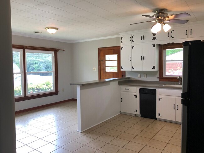 Photo - 834 Athens Dr