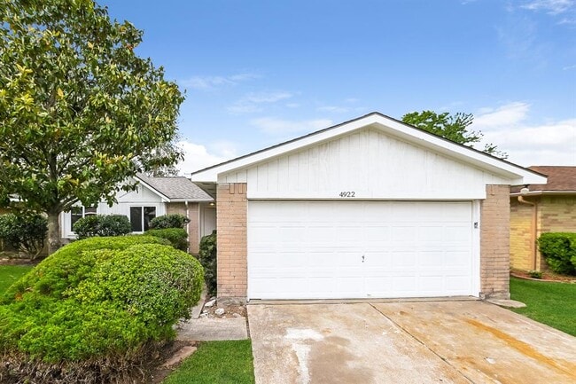 Photo - 4922 Crestway Dr House