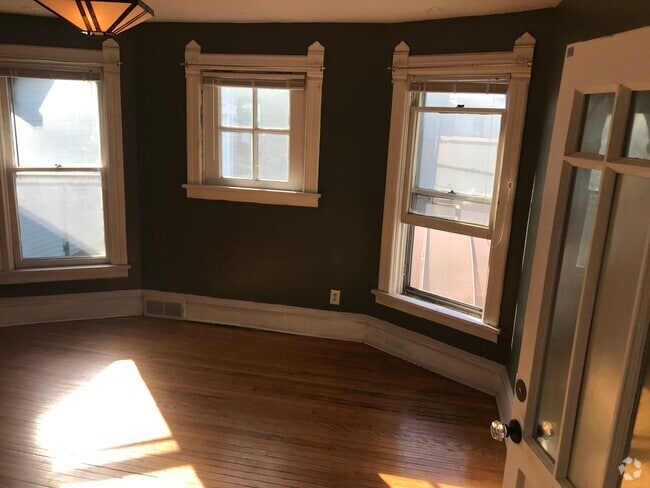 Building Photo - 1238 Williamson St Unit Apt2