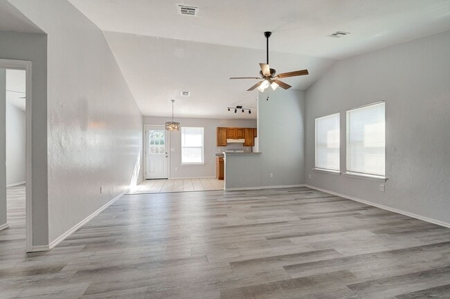 Photo - Beautiful 3BD/2BTH Duplex in Norman!