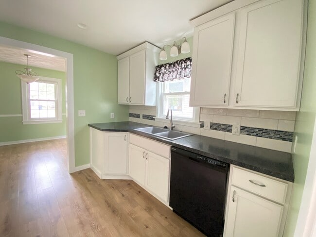 Photo - 30 W 19th St