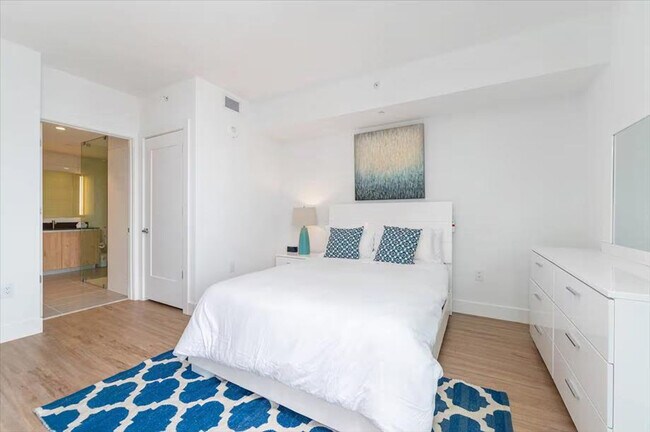 Photo - 460 NE 5th St Unit SI ID1343784P