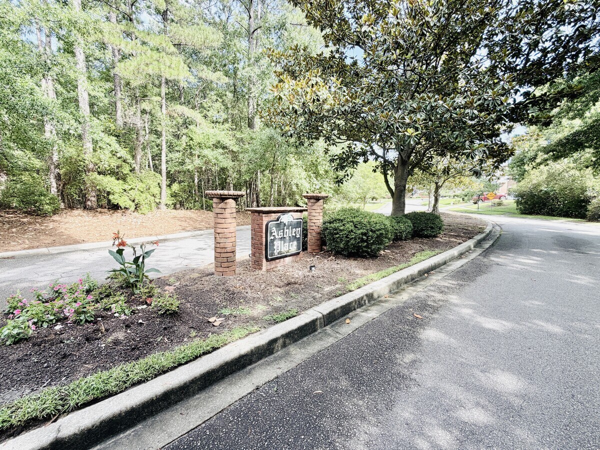 Photo - 207 Ashley Place Rd