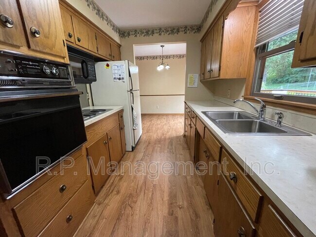 Photo - 6240 Jupiter Rd NE