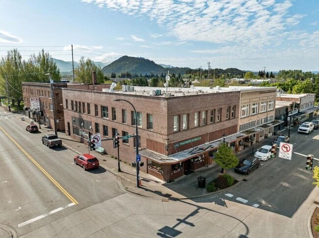 Building Photo - 2 bedroom in Enumclaw WA 98022 Unit 1156 Griffin Ave #B Rental