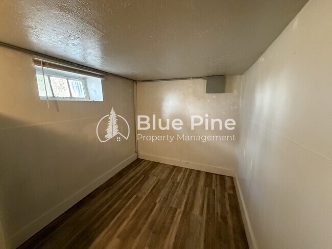 560 Oneida Ave Unit 1