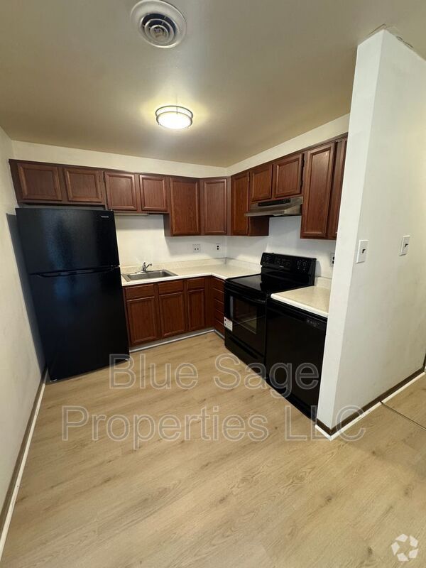 Building Photo - 2421 3rd Ave Unit 2nd Fl Rental
