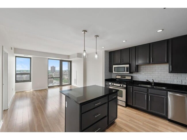 Building Photo - 929 Portland Ave Unit 907