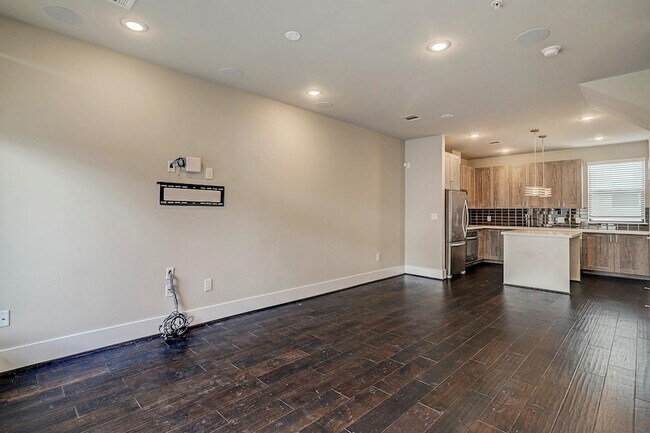 Photo - 2401 Crawford St Unit A208