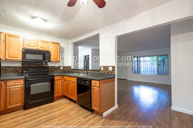 Building Photo - Charming Two Bedroom Unit 402 NE 63rd Avenue