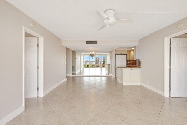 Photo - 336 Golfview Rd Unit PH09