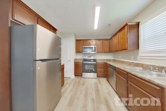 215 Comet Ct