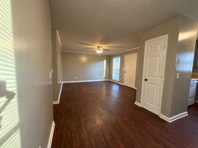 Photo - "Spacious 2-Bed, 2-Bath Haven on Bonnell Drive – Comfort and Convenience in Huntsville!" Unit A