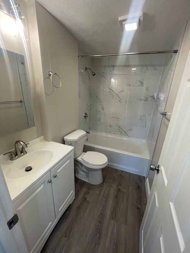 Photo - Pondsview Apartments