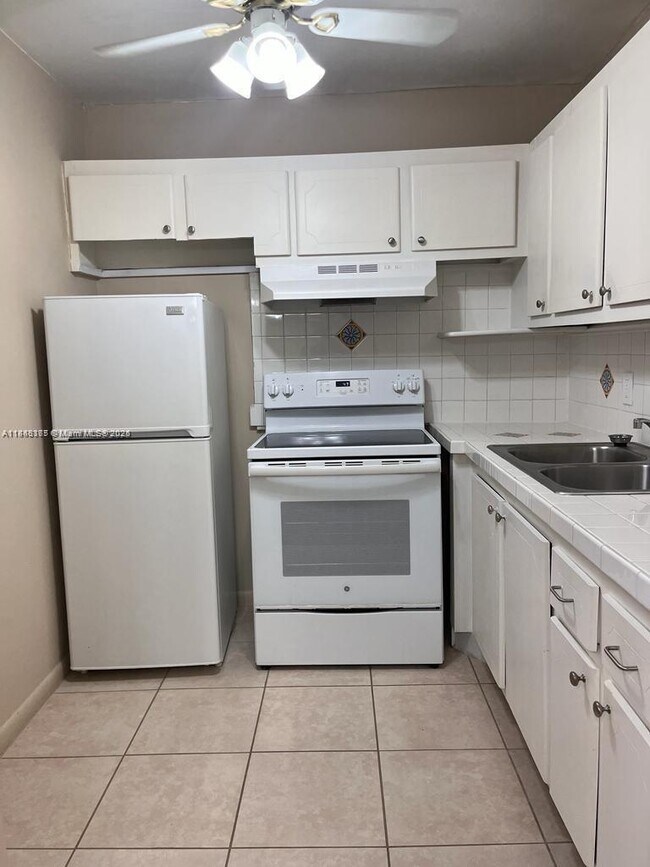 Photo - 145 Canterbury F Unidad 145