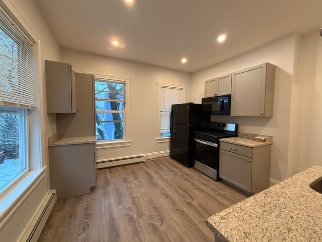 Photo - 76 Oak St Unit 2