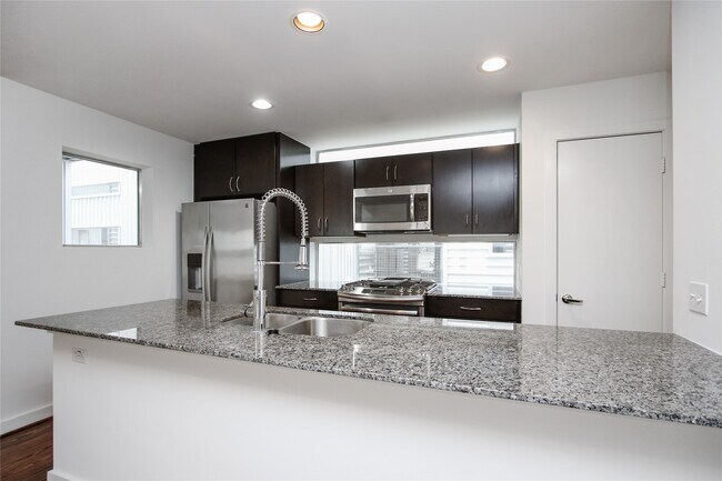 Photo - 319 Sydnor St