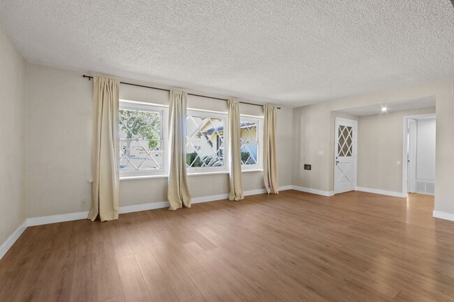 Photo - 10925 Newcomb Ave