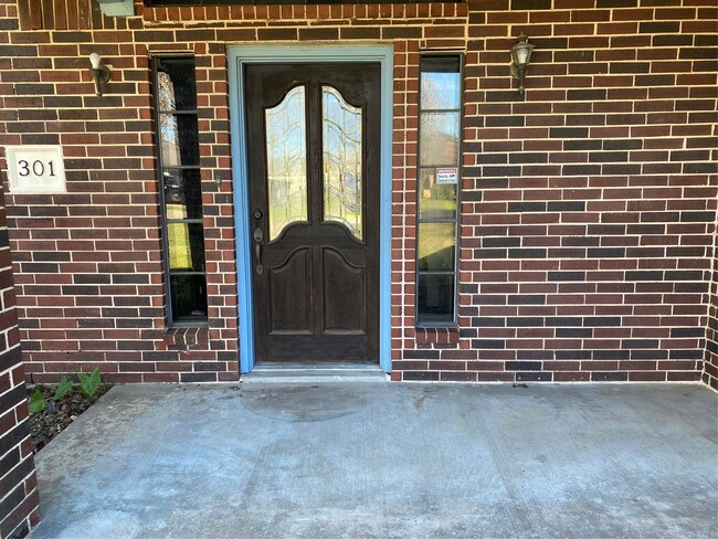 Photo - 301 Jansen Dr