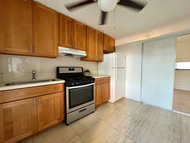 Building Photo - Waikiki: 1 Bed, 1 Bath/Studio for Rent Unit 302