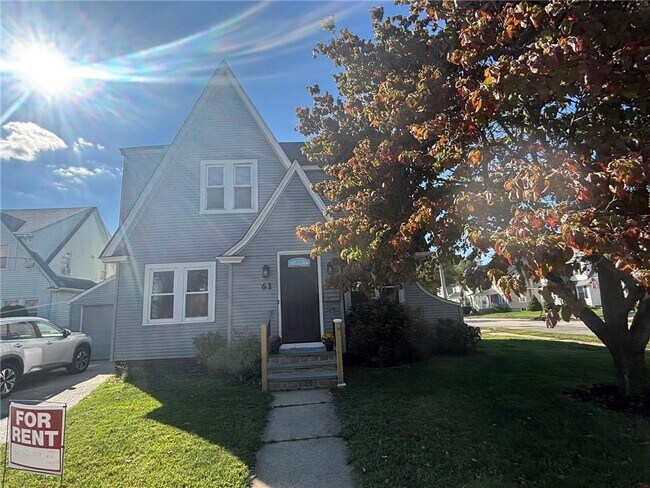 Photo - 61 Warwick Ave