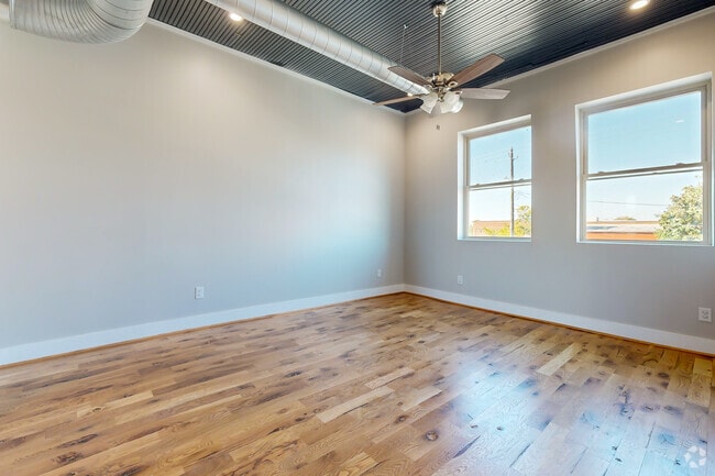 2BR - 1BA, 839SF