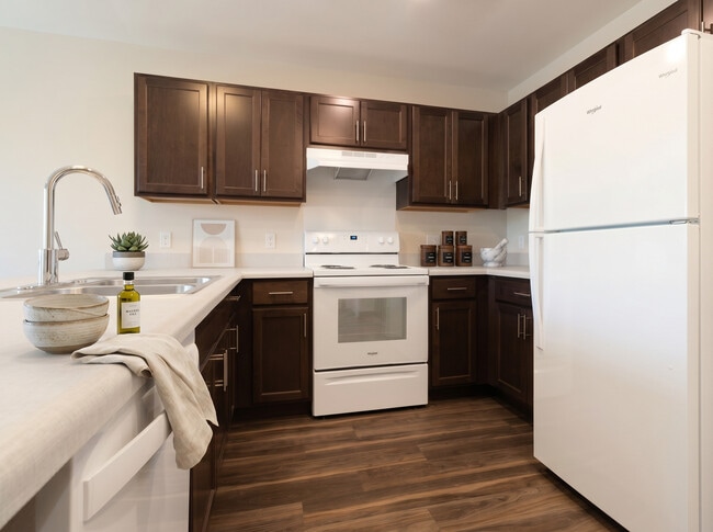 1 Bed - Kitchen - Minock Park Place