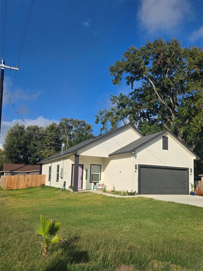 Photo - 2118 2nd Ave N