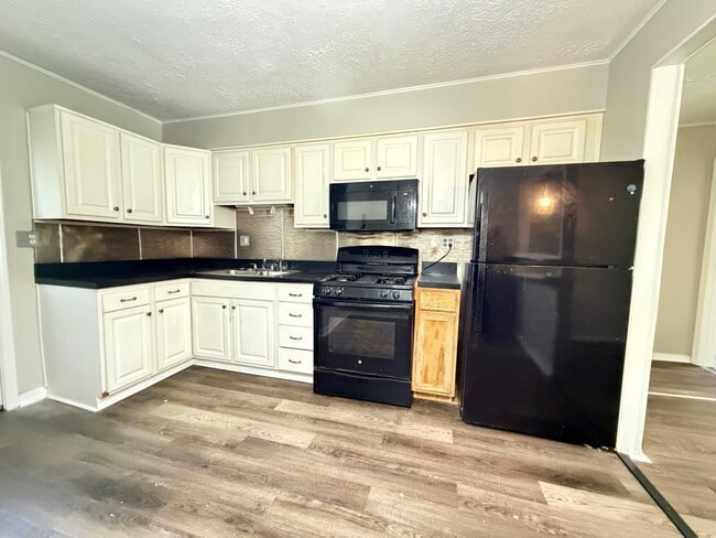 Photo - 2 Bedroom, 1 Bathroom Home For Rent!!
