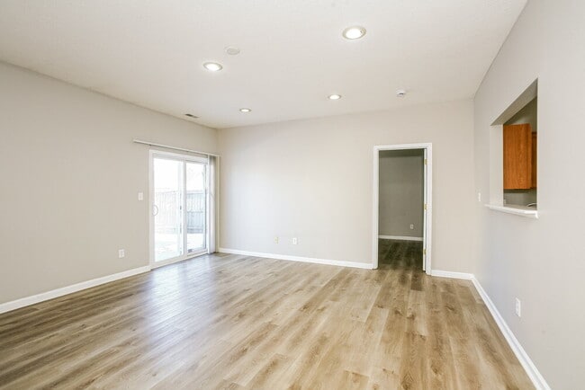 Photo - 1421 Dowell St