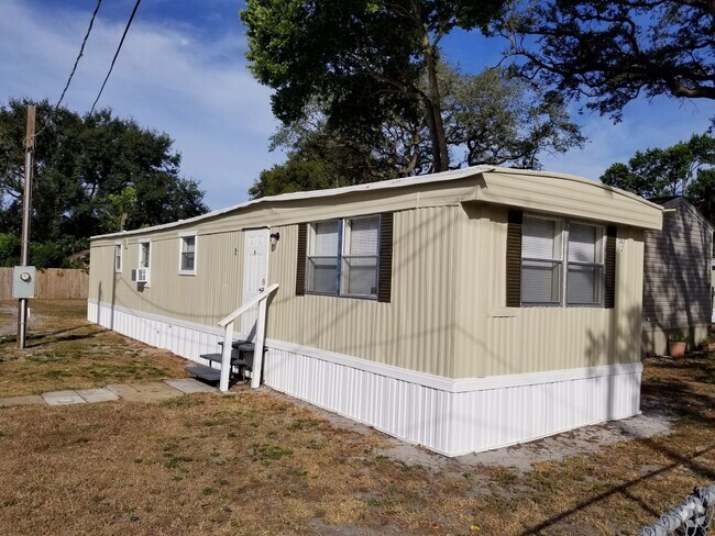 Building Photo - Two-Bedroom Mobile Home for Rent