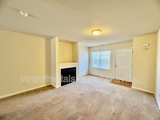 Photo - 85 Farington Cir