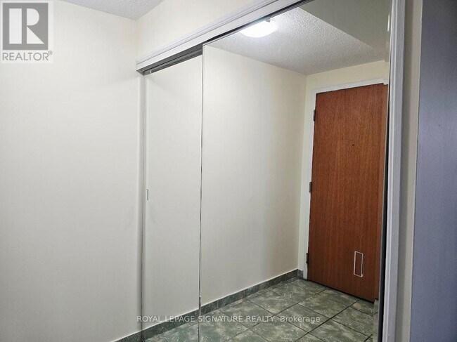 Photo - 41 Markbrook Ln Unité 213