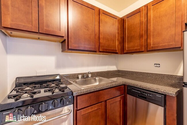 Photo - 816 W Cornelia Ave Unit A