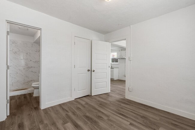 Building Photo - 2205 Galveston Rd Unit 58