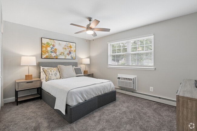 1BR, 1BA - 733SF - Bedroom