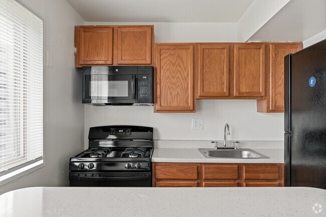 2BR, 1BA - 900SF - Kitchen