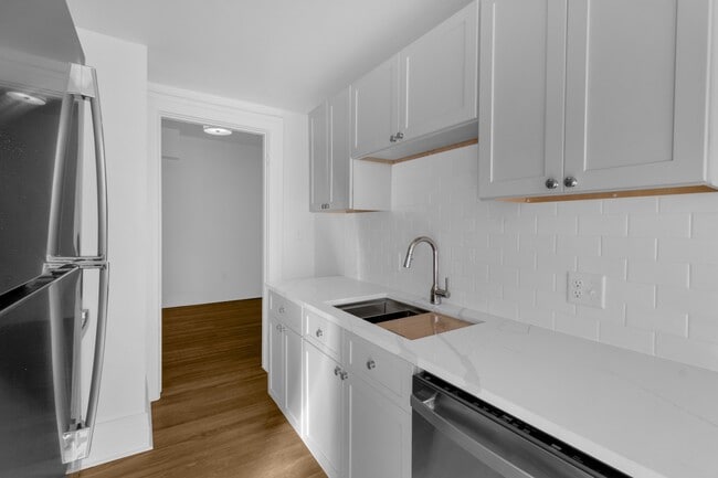 Quartz counters, tiled backsplash and stainless appliances!